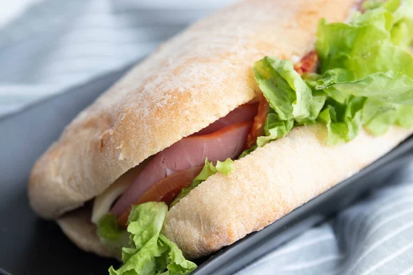 Zdrowy Szybki Posiłek Dla Nowoczesnego Stylu Życia Ciabatta Sandwich Szynką — Zdjęcie stockowe
