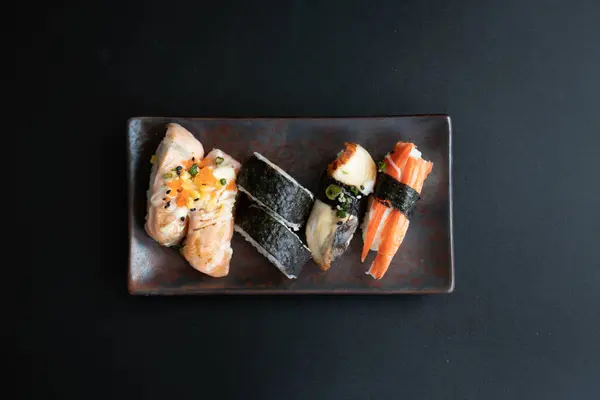 Comida Tradicional Japonesa Sushi Roll Placa Cerâmica Cobre — Fotografia de Stock