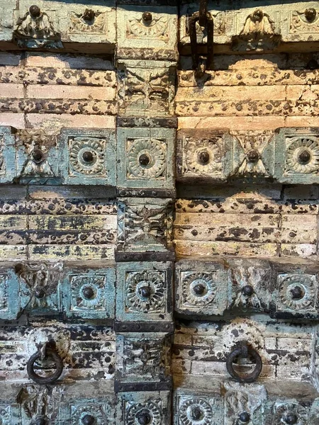 Ornament Auf Indischen Rustikalen Holz Antike Tür — Stockfoto