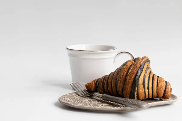 Pão Francês Tradicional Croissant Chocolate Fundo Branco — Fotografia de Stock