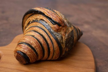 Geleneksel Fransız pastası, çikolatalı kruvasan.