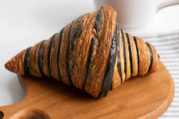 Traditionella Franska Bakverk Chokladcroissant — Stockfoto