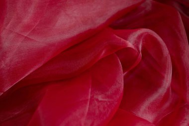 Kırmızı Organza 'da soyut eğri ve gölge