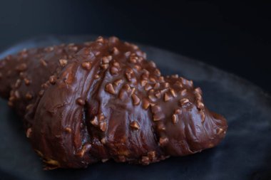 Tasty Dessert ve Chocolate Croissant 'ı kapatıyoruz.