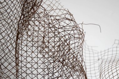 Beyaz Arkaplanda Siyah Rustik Kablo Ağını Kapat