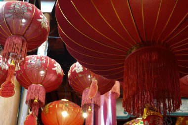 Çin Tapınağında Şans İçin Çin Senaryosu ile Kırmızı Fener