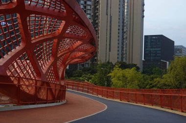 Jiaozi Köprüsü 'nde aydınlatma. Bu fotoğraf Eylül 2024 'te Chengdu, Çin' de çekildi.