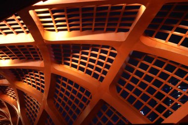 Jiaozi Köprüsü 'nde aydınlatma. Bu fotoğraf Eylül 2024 'te Chengdu, Çin' de çekildi.