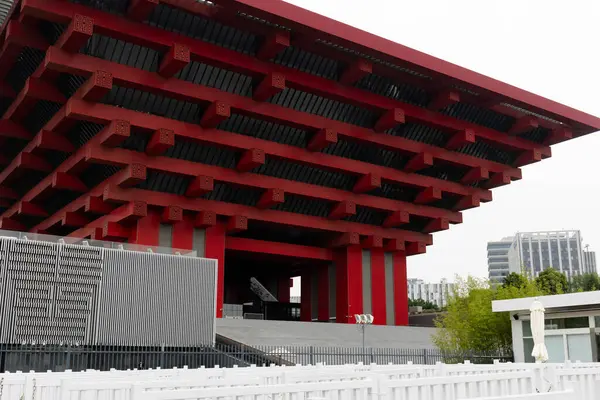 Modern Kızıl İnşaat Sanat Müzesi, Şangay Ulusal Sanat Müzesi, Bu Fotoğraf Nisan 2025 'te çekilmiştir. Şangay, Çin