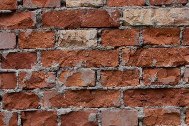 Kırmızı tuğla bir duvarın dokusu ve ılık renkleri 