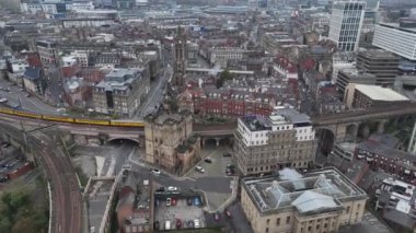 Kamera canlı şehri çekerken Newcastle 'ın Tyne üzerindeki çarpıcı mimarisini deneyin..