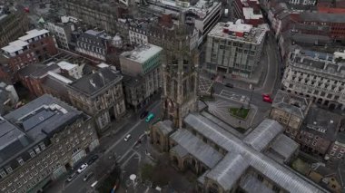 Newcastle Katedrali 'nin çarpıcı mimarisini deneyimlemek, canlı şehir manzarası arasında yer alan tarihi bir dönüm noktası. Karmaşık tasarımını ve bu hava keşifinde zengin tarihini keşfedin..