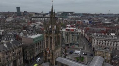 Kalbinde Aziz Nicholas Katedrali olan Newcastle 'ın nefes kesici ufuk çizgisini keşfedin. Bu ikonik simge canlı bir şehir manzarasına karşı karmaşık bir tasarım sergiliyor..
