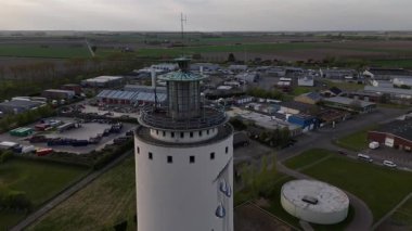 Oostburg 'a yerleşen bu grevdeki su toreni ufukta dimdik duruyor..