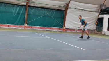 Kanepeyle amater tenis maçı
