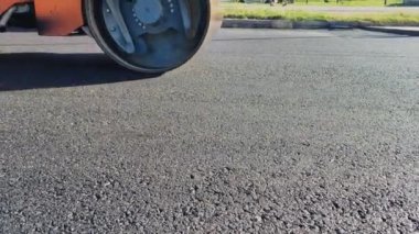 Yol yapımında yol silindiri