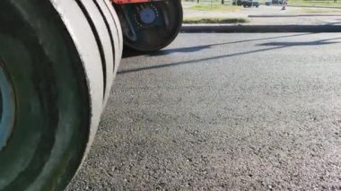 Yol yapımında yol silindiri