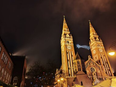 Geceleyin Macaristan 'da Szeged kubbesi) 