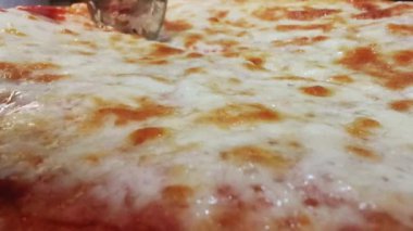 Lezzetli Pizza Dilimleme - Video