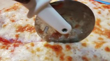 Lezzetli Pizza Dilimleme - Video