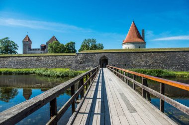 Estonya, Saaremaa 'daki Kuressaare Kalesi. Estonya 'da ortaçağ tahkimatları.