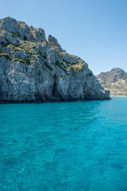 Anthony Quinn körfezindeki deniz ve sahil, Rhodes Adası, Dodecanese, Yunanistan.