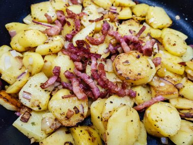 Çiftçiler jambonlu kahvaltı ve kızarmış patates.