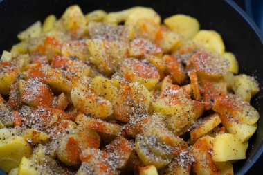 Çiftçiler jambonlu kahvaltı ve kızarmış patates.