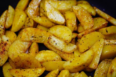 Çiftçiler jambonlu kahvaltı ve kızarmış patates.