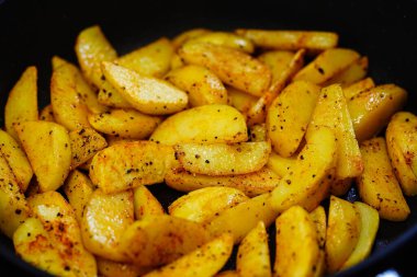 Çiftçiler jambonlu kahvaltı ve kızarmış patates.