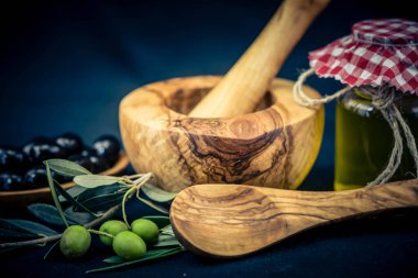 Soğuk sıkılmış ekstra saf zeytinyağı. 