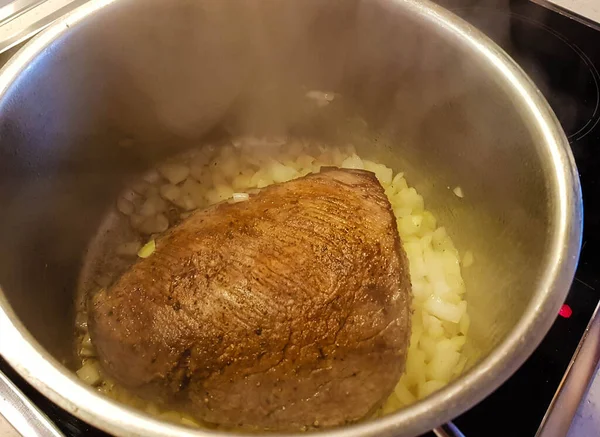 Geleneksel Alman Mutfağı Sebze Patatesli Biftek Rosto — Stok fotoğraf