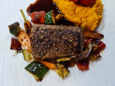 Rosemary lamb filet with healthy vegetables