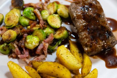 Rosemary lamb filet with healthy vegetables