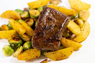 Rosemary lamb filet with healthy vegetables