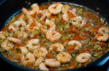 İtalyan spesiyali karidesli spagetti alla busara makarna