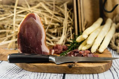 Asparagus seasonal vegetable with smoked ham