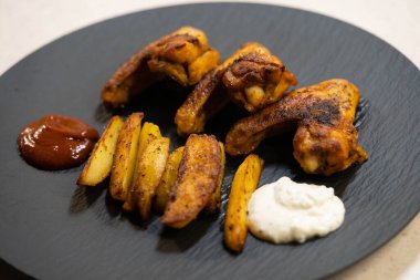 chicken wings with western fries and barbecue sauce