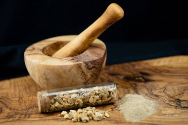 fresh ginger and dried ginger powder on olive wood