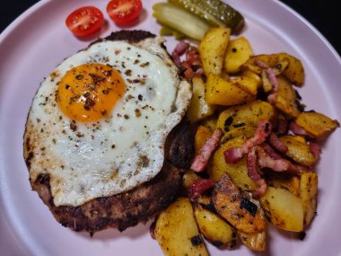 Hacksteak a la Meier Beefsteak with  fried eggs and roasted potatoes