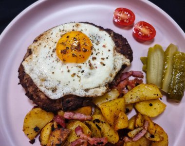 Hacksteak a la Meier Beefsteak with  fried eggs and roasted potatoes