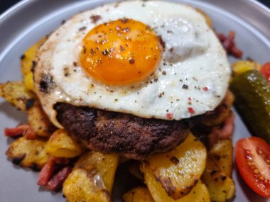 Hacksteak a la Meier Beefsteak with  fried eggs and roasted potatoes