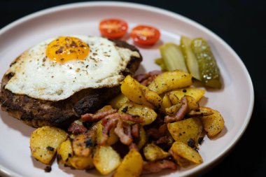 Hacksteak a la Meier Beefsteak with  fried eggs and roasted potatoes