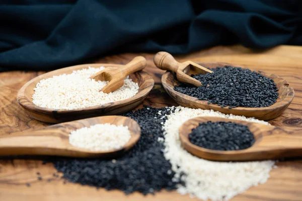 stock image sesame seeds on olive wood