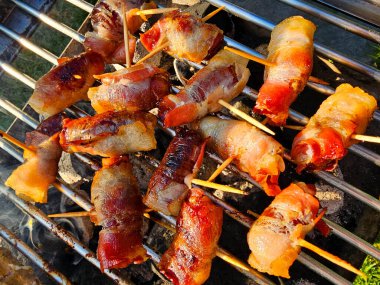 Pastırmalı ızgara hurma.