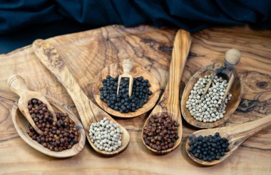 Sadece Kamboçya 'nın Kep ve Kampot bölgelerinden gelen biberler kendilerine Kampot biberi diyebilir.