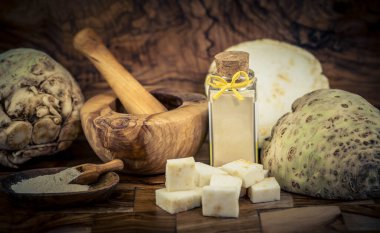 Taze kereviz, Apium zeytin odununun üzerine gömülür.