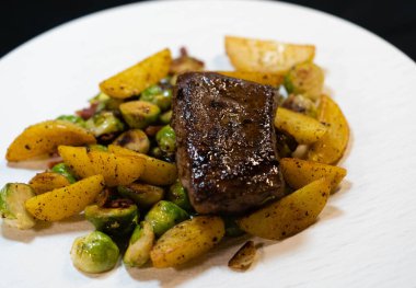 Baharatlı ve otlu kuzu somonu