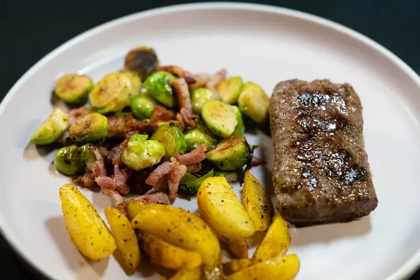 Baharatlı ve otlu kuzu somonu