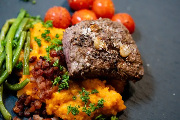 Baharatlı ve otlu kuzu somonu